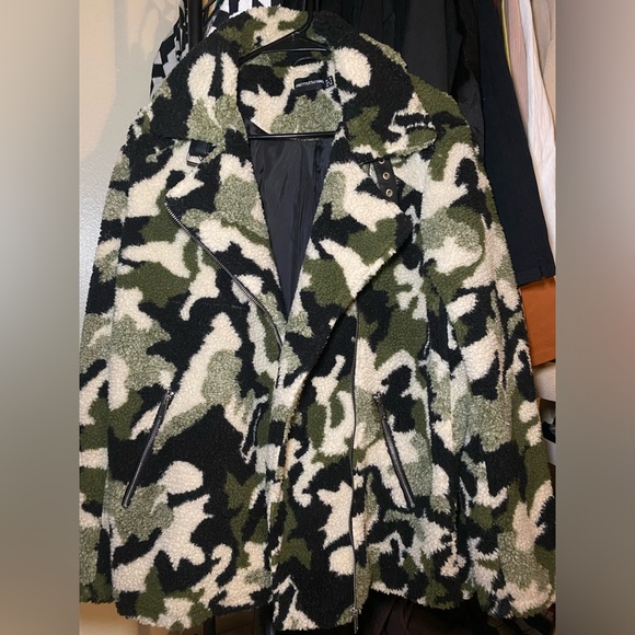 Camo print teddy coat. - Picture 4 of 4